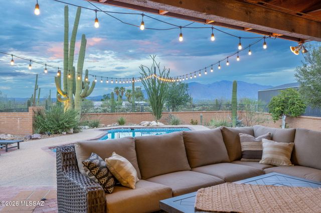 6040 W Peregrine Way, Tucson, AZ 85745