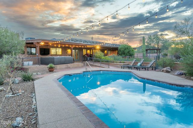 6040 W Peregrine Way, Tucson, AZ 85745