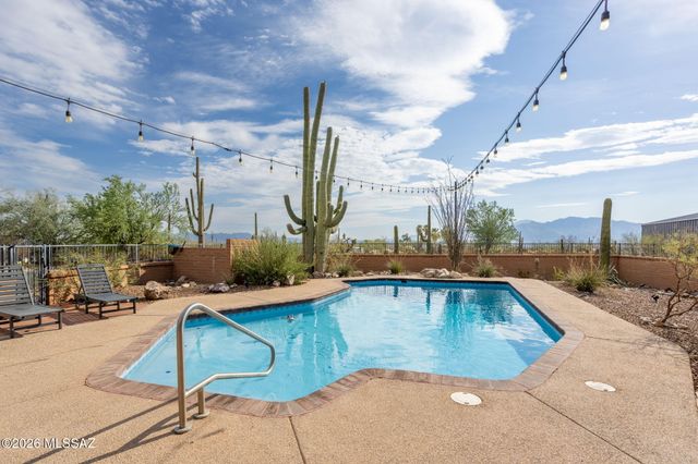 6040 W Peregrine Way, Tucson, AZ 85745