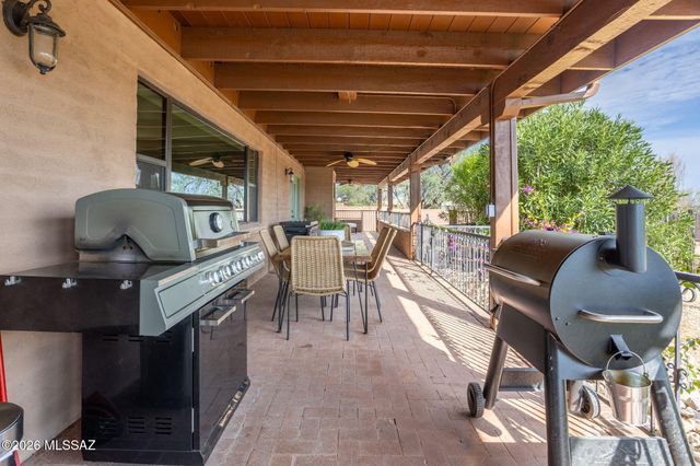 6040 W Peregrine Way, Tucson, AZ 85745