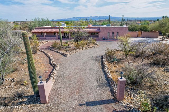 6040 W Peregrine Way, Tucson, AZ 85745