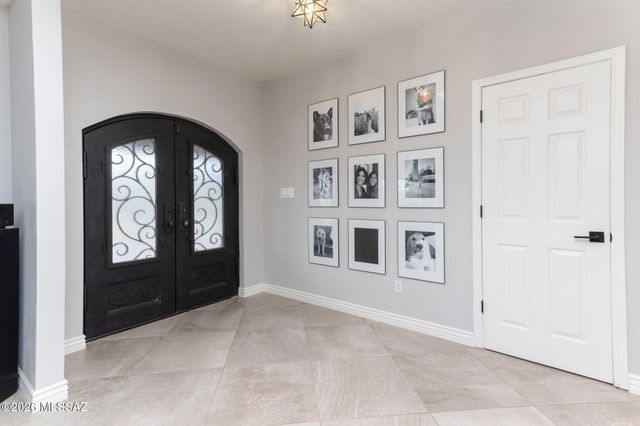 6040 W Peregrine Way, Tucson, AZ 85745