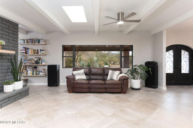 6040 W Peregrine Way, Tucson, AZ 85745