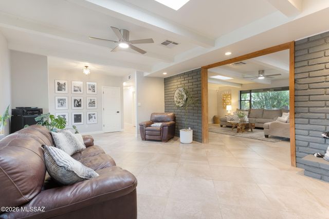 6040 W Peregrine Way, Tucson, AZ 85745