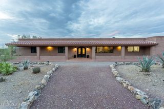 6040 W Peregrine Way, Tucson, AZ 85745