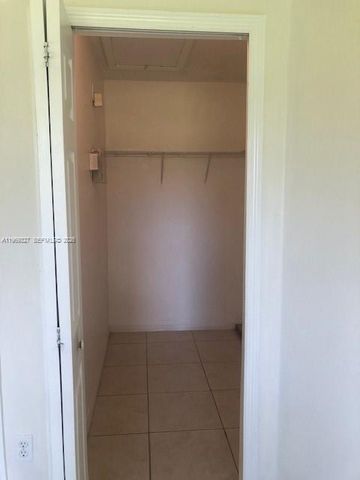 945 NE 33rd Ter 203, Homestead, FL 33033