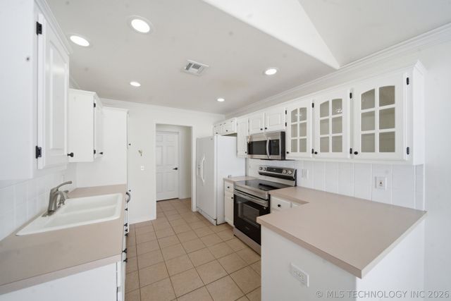 8931 E 62nd Place S, Tulsa, OK 74133