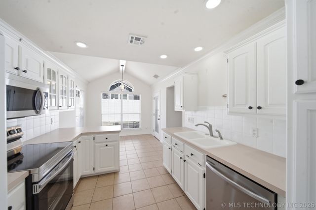 8931 E 62nd Place S, Tulsa, OK 74133