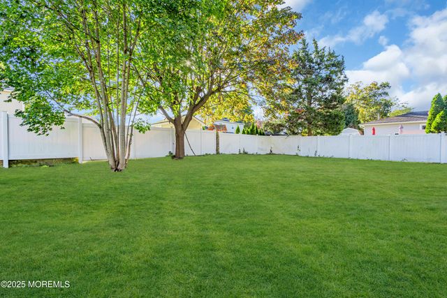 1037 Savannah Street, Toms River, NJ 08753