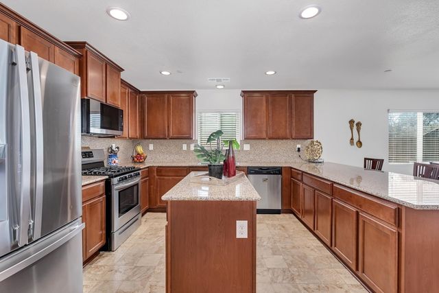 336 336 Solano St, Madera, CA 93638