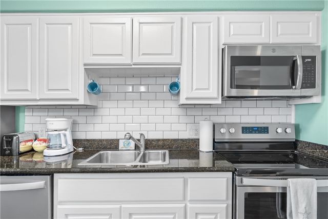 2290 N Fulton Beach 212, Rockport, TX 78382