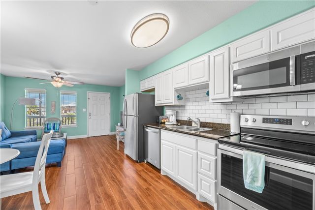 2290 N Fulton Beach 212, Rockport, TX 78382