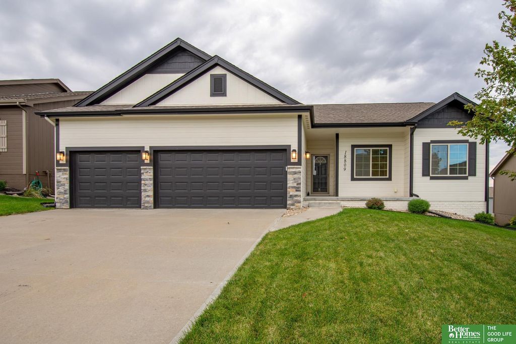 18809 Briar Street, Omaha, NE 68136