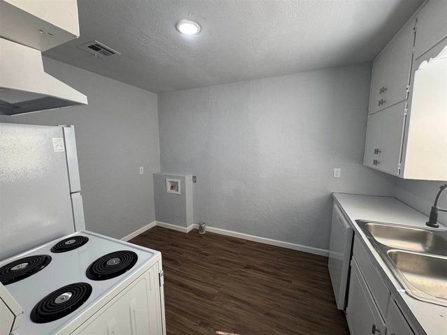 1212 NW Dearborn Ave, Lawton, OK 73507