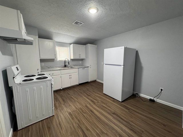 1212 NW Dearborn Ave, Lawton, OK 73507