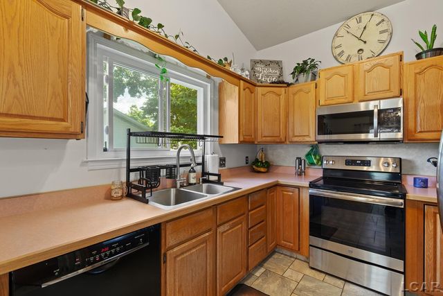 1144 W Maumee Street, Adrian, MI 49221