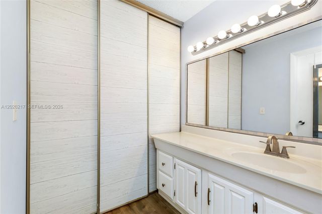 4690 NW 30th St, Coconut Creek, FL 33063