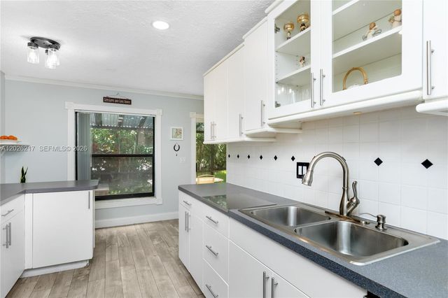 4690 NW 30th St, Coconut Creek, FL 33063