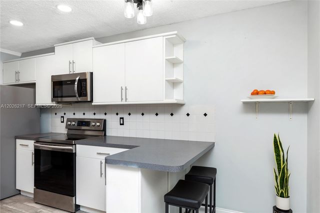 4690 NW 30th St, Coconut Creek, FL 33063