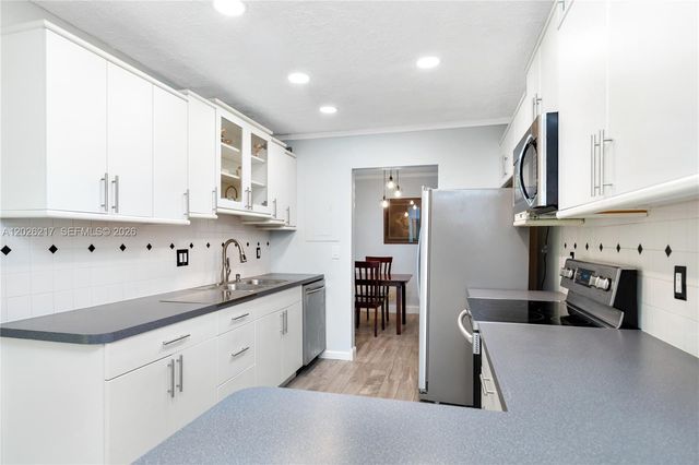 4690 NW 30th St, Coconut Creek, FL 33063