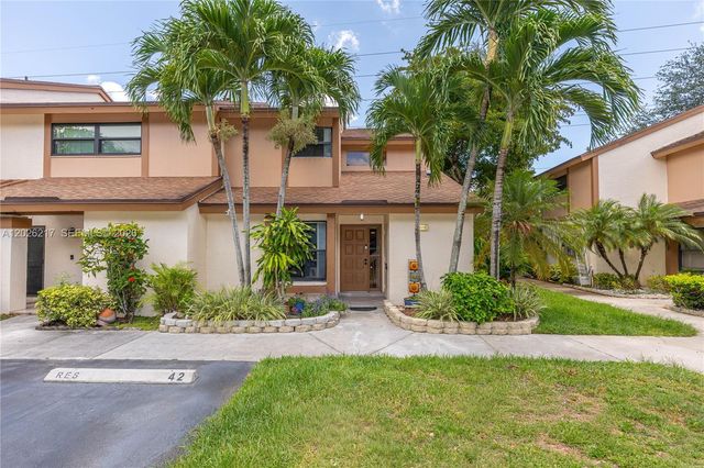 4690 NW 30th St, Coconut Creek, FL 33063