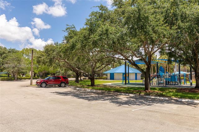 4690 NW 30th St, Coconut Creek, FL 33063