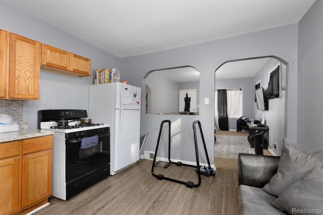 7212 Hudson Avenue, Warren, MI 48091