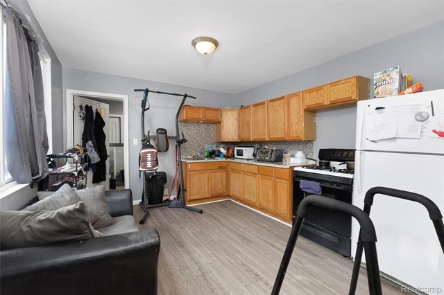 7212 Hudson Avenue, Warren, MI 48091