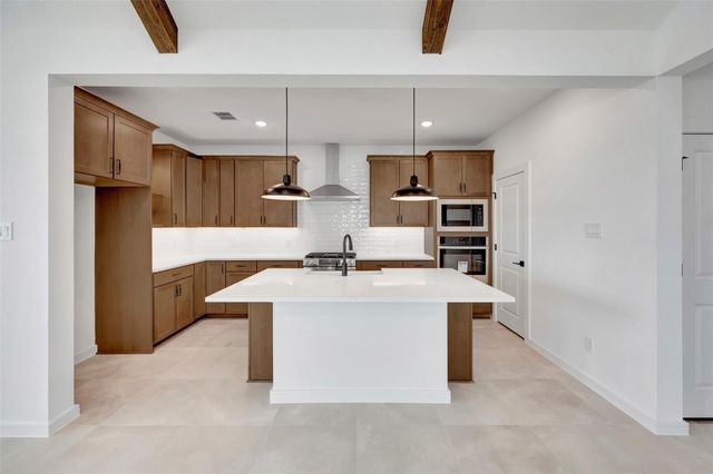 216 Dunovant Drive, Sealy, TX 77474