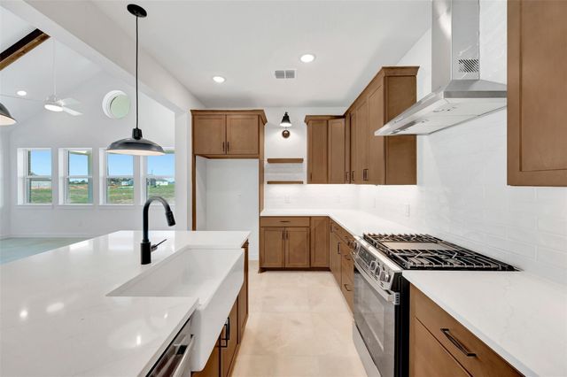 216 Dunovant Drive, Sealy, TX 77474