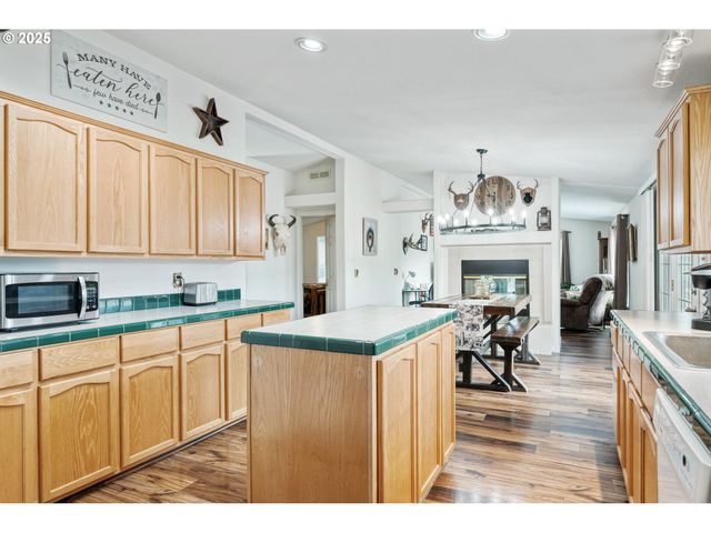 200 STUDEBAKER SPUR 3, Castle Rock, WA 98611