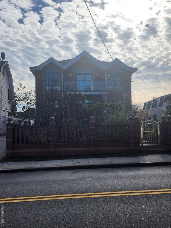 13910 14th Avenue, Whitestone, NY 11357