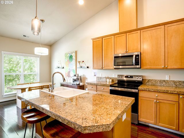 8996 Se CHLOE Ln, Happy Valley, OR 97086