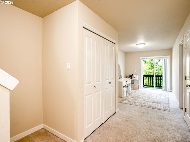 8996 Se CHLOE Ln, Happy Valley, OR 97086