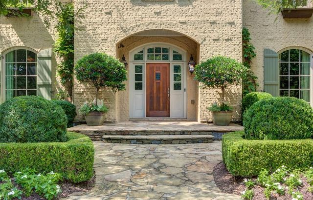 1005 Heards Ferry Road, Atlanta, GA 30328