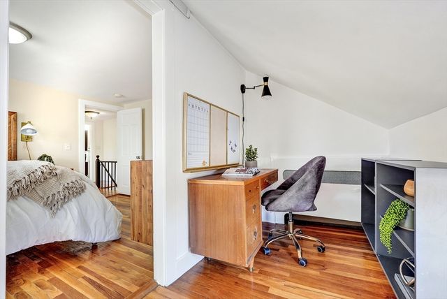 2 Carlisle Rd 2, Bedford, MA 01730