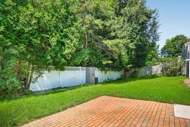 2 Carlisle Rd 2, Bedford, MA 01730