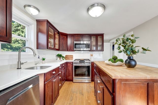 2 Carlisle Rd 2, Bedford, MA 01730