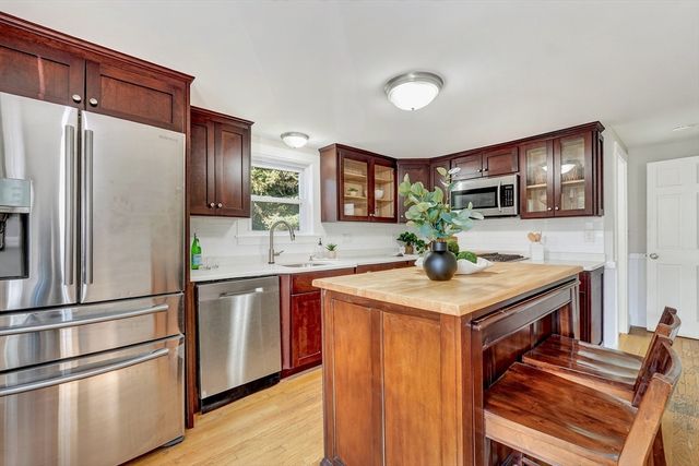2 Carlisle Rd 2, Bedford, MA 01730