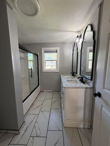5010 Roberta Drive, Fort Wayne, IN 46806