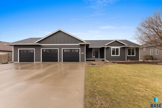 1305 S Fernwood Ave Avenue, Brandon, SD 57005
