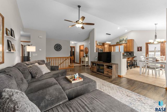 1305 S Fernwood Ave Avenue, Brandon, SD 57005