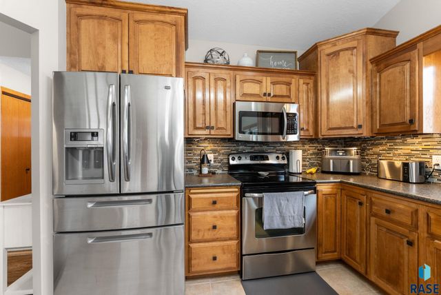 1305 S Fernwood Ave Avenue, Brandon, SD 57005