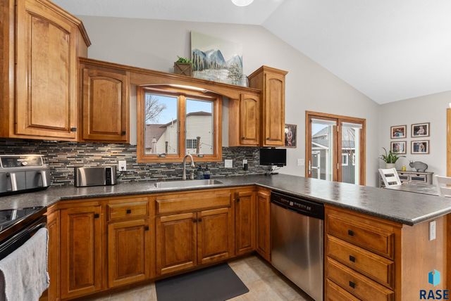 1305 S Fernwood Ave Avenue, Brandon, SD 57005