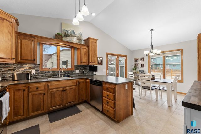 1305 S Fernwood Ave Avenue, Brandon, SD 57005