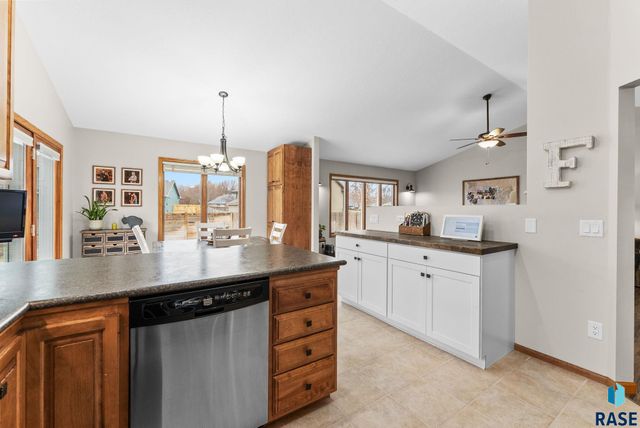 1305 S Fernwood Ave Avenue, Brandon, SD 57005