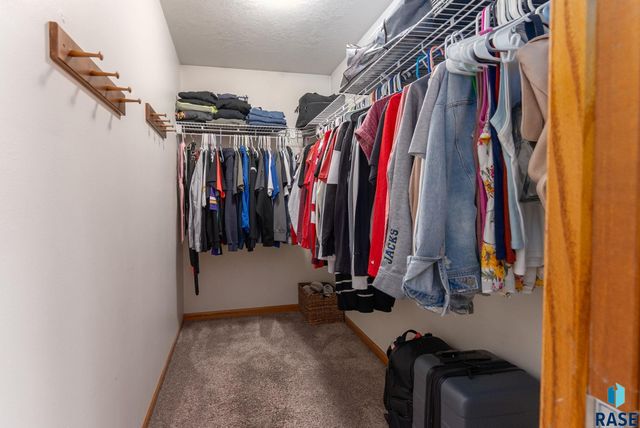 1305 S Fernwood Ave Avenue, Brandon, SD 57005