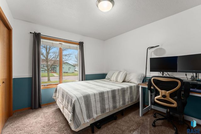 1305 S Fernwood Ave Avenue, Brandon, SD 57005