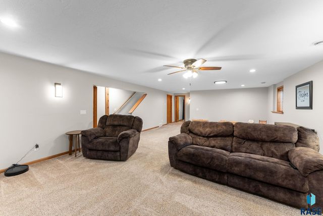 1305 S Fernwood Ave Avenue, Brandon, SD 57005