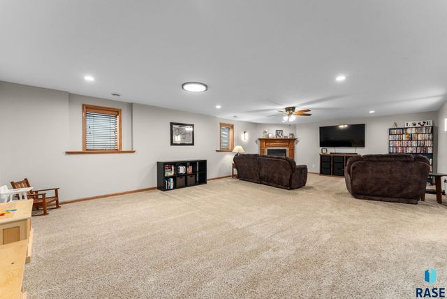 1305 S Fernwood Ave Avenue, Brandon, SD 57005